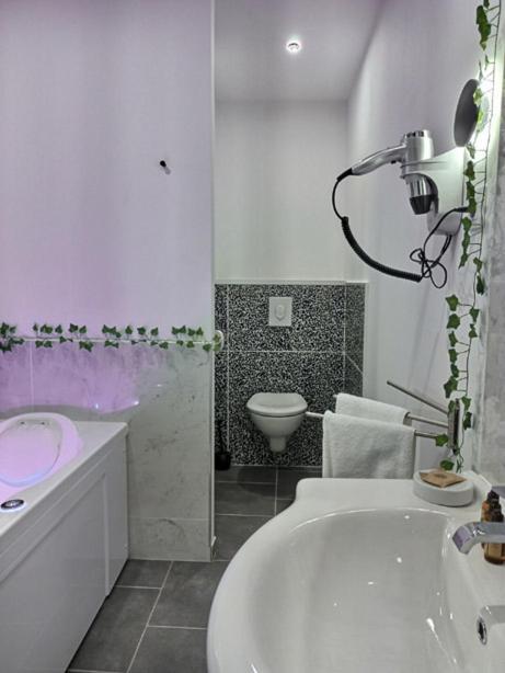 Les Suites Fenelon Le Cateau-Cambresis Exterior foto